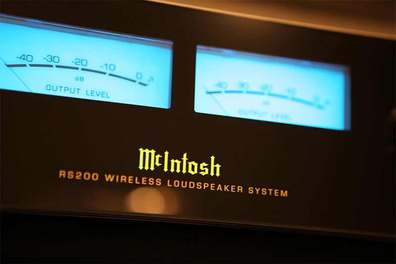 Mcintosh RS200 Wireless Speaker Դϴ.