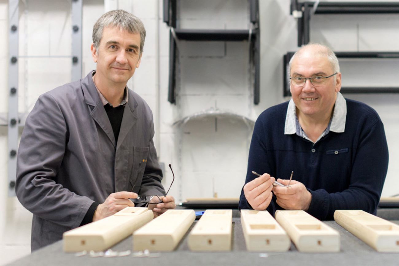 왼쪽부터 딥티크 오디오의 음향 엔지니어 질 두샤이(Gilles Douziech)와 메카닉 엔지니어 에릭 푸아(Eric Poix)