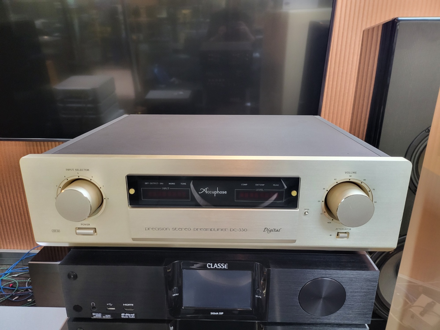 Accuphase DC-330 