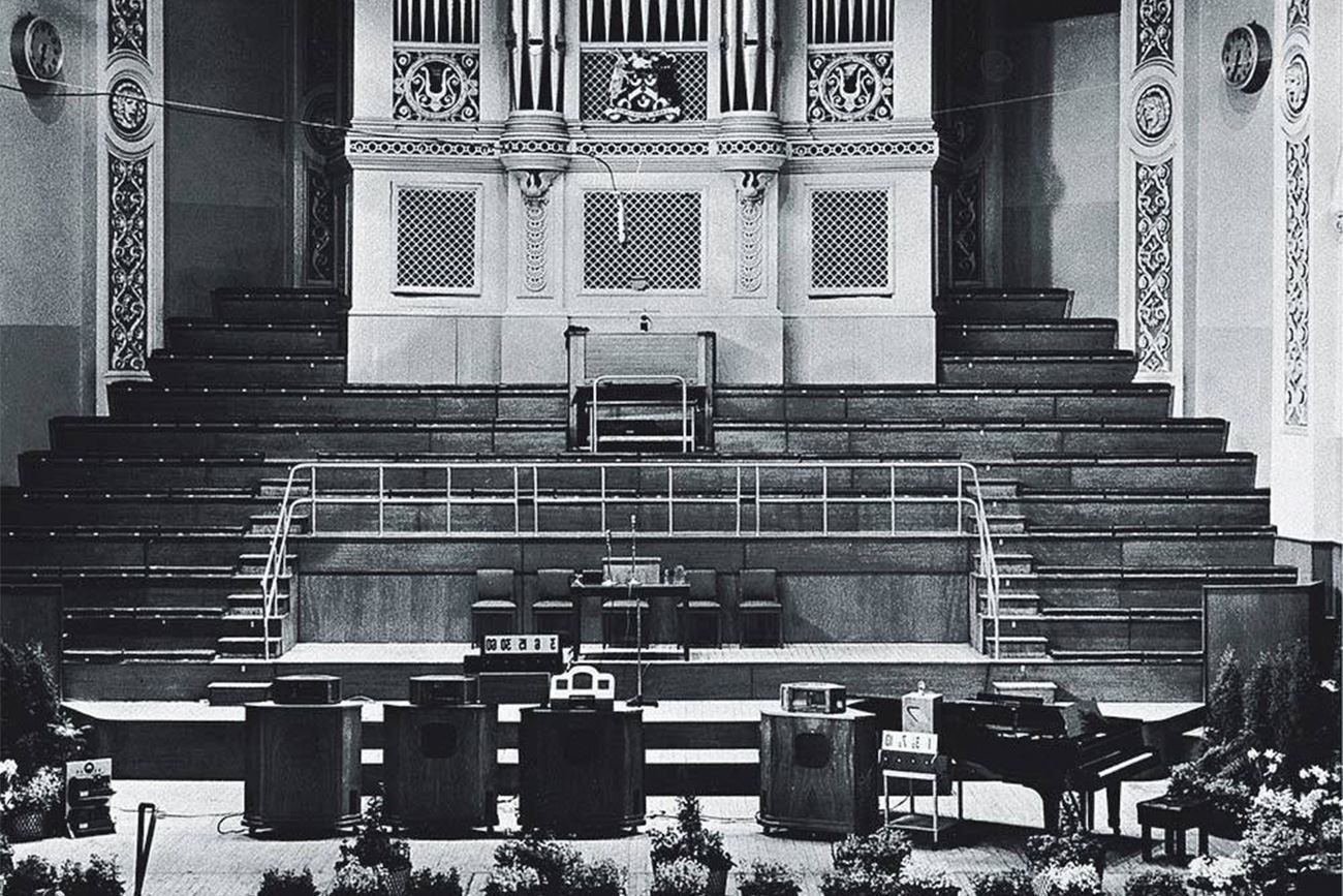 1950년대 런던 로열 페스티벌 홀(Royal Festival Hall)에서 열린 오디오 콘서트